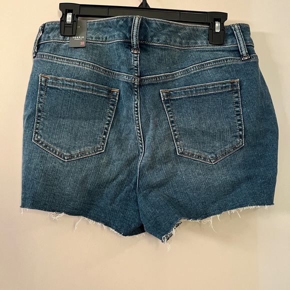 NWT Torrid Denim Shorts - Picture 2 of 3